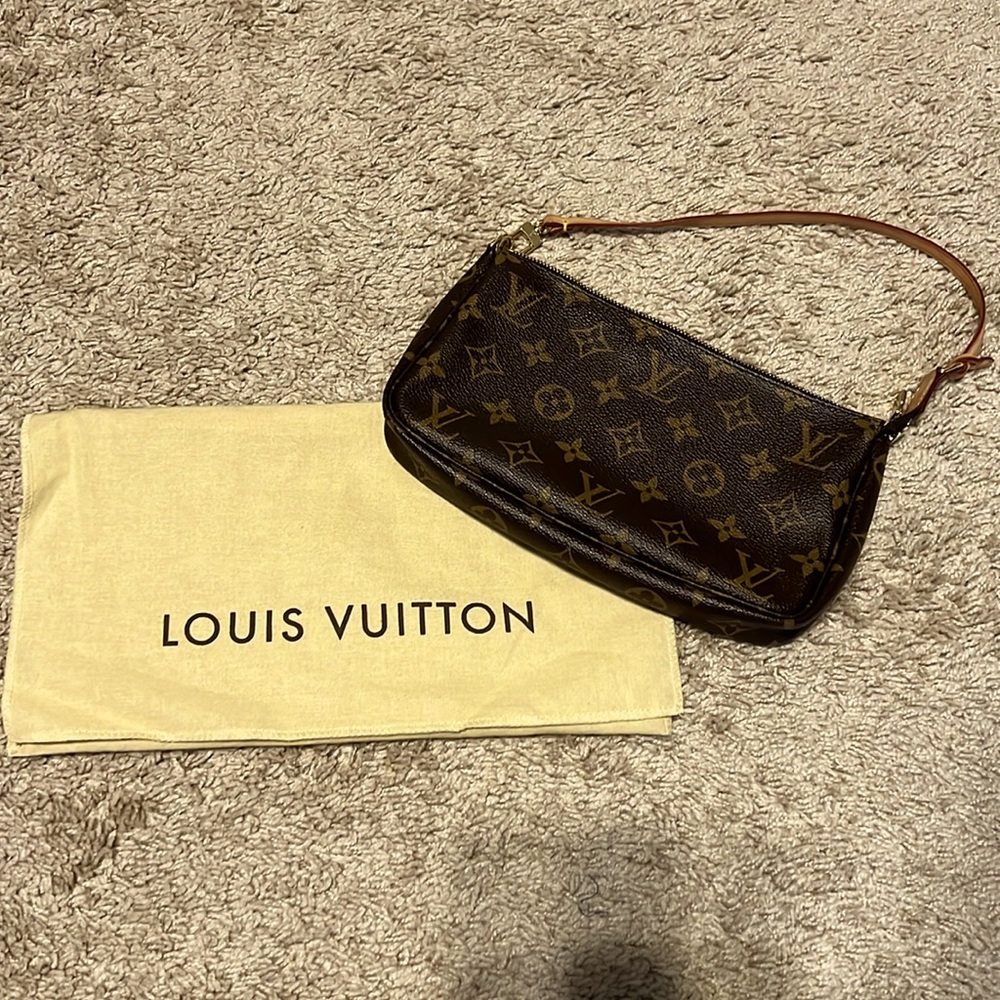 Louis Vuitton Pochette